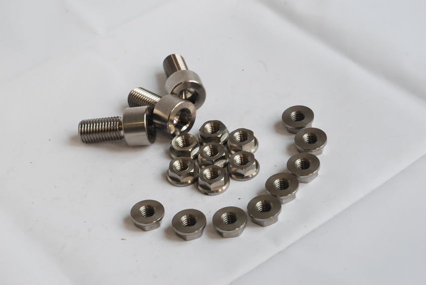 鈦螺絲TA1/GR2內(nèi)外六角螺栓螺釘鈦標準件